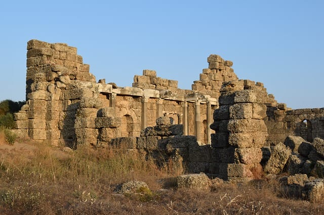 ruin-g63d845a5c_640