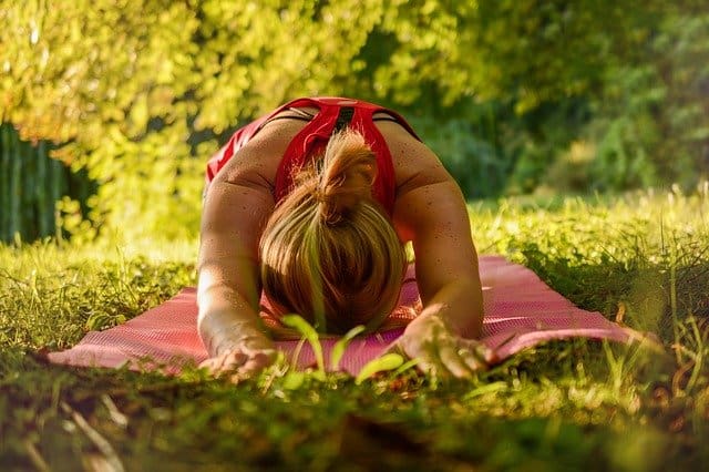 Yoga Vrouw die yoga doet